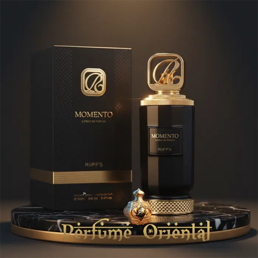 Perfume MOMENTO RiiFFS Extrait de Parfum 100ml con estuche negro y dorado sobre pedestal de mármol elegante | Perfume Oriental