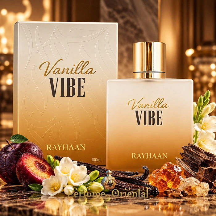 Rayhaan Vanilla Vibe 100 ml Eau de Parfum con frasco y caja en tonos crema y dorado, junto a ciruelas, flores y vainilla.
