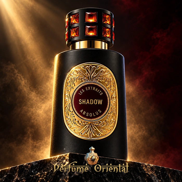 Frasco negro y dorado de Shadow French Avenue Les Extraits Absolus 60 ml sobre una base de mármol