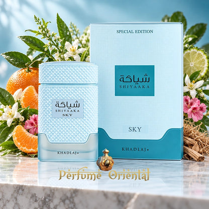 Shiyaaka Sky Special Edition de Khadlaj Eau de Parfum 100 ml con su caja azul, entre cítricos, flores y maderas.