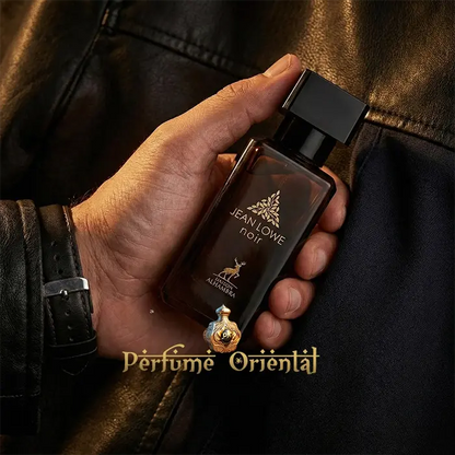 Perfume árabe Jean Lowe Noir 30ml Maison Alhambra frasco oscuro en mano con estilo masculino elegante