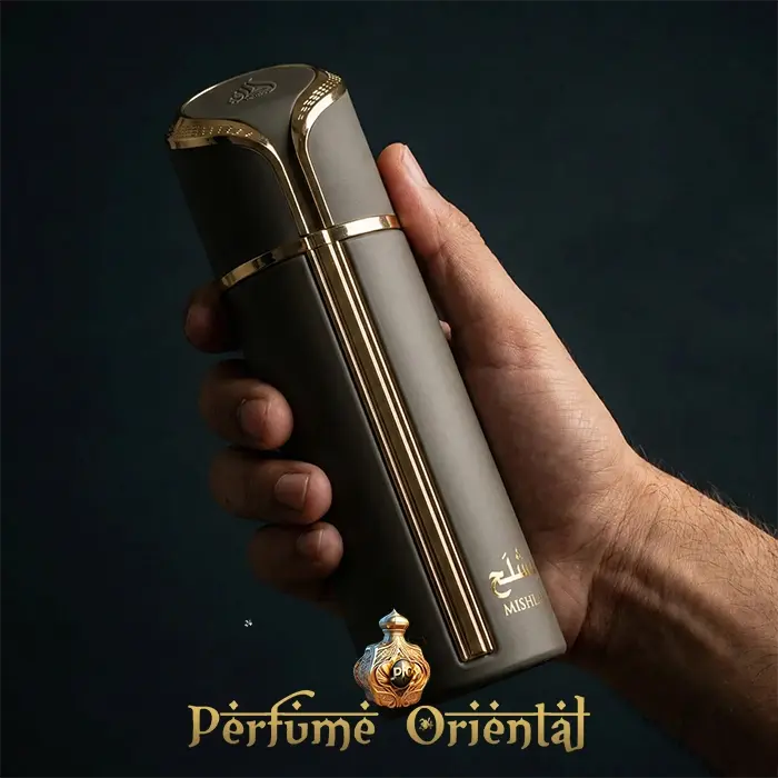 Perfume árabe Mishlah 100ml Lattafa frasco elegante en mano con estilo masculino sofisticado