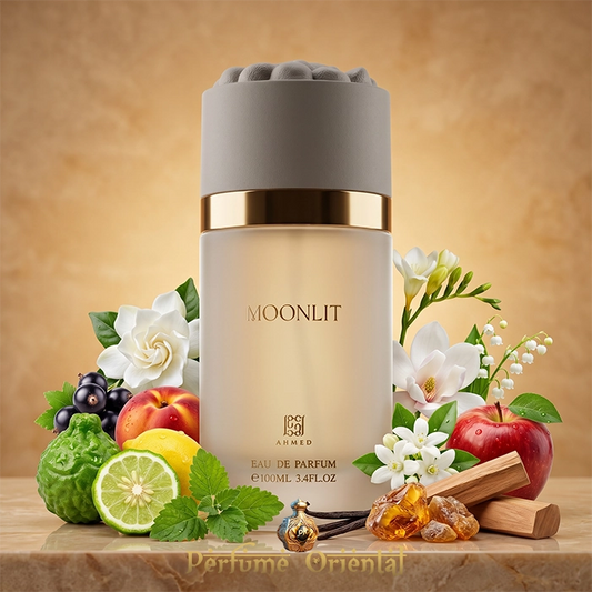moonlit ahmed al maghribi perfume arabe floral afrutado elegante con frutas jugosas flores blancas y fondo ambarado suave