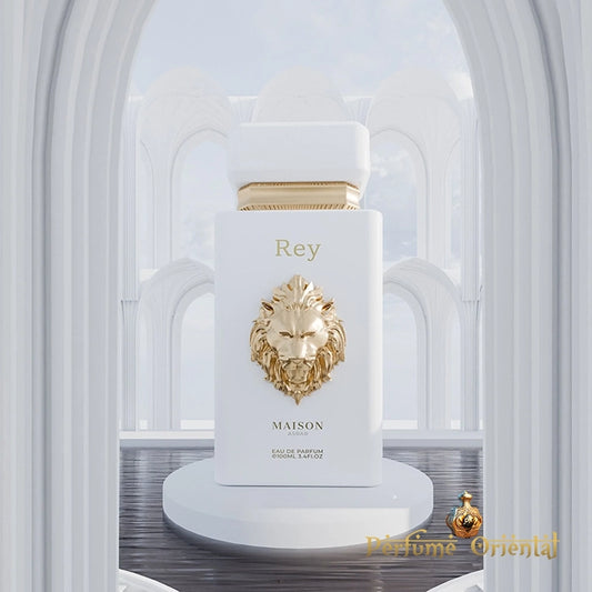 botella de perfume REY de MAISON ASRAR blanca con león dorado