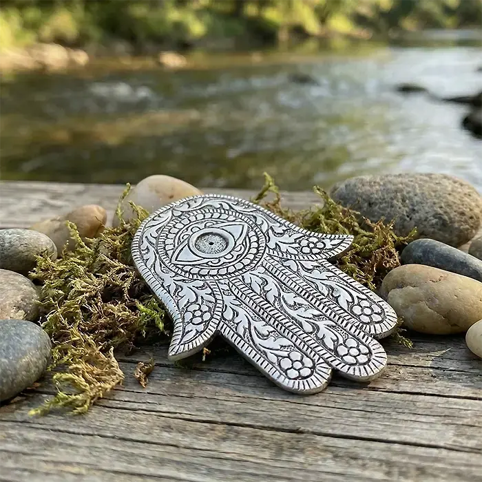 porta-incienso-metal-mano-hamsa-decoracion-espiritual-aurystone