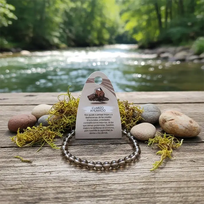 Pulsera de cuarzo ahumado 6 mm de bola lisa con tarjeta y piedras decorativas, foto natural | AuryStone